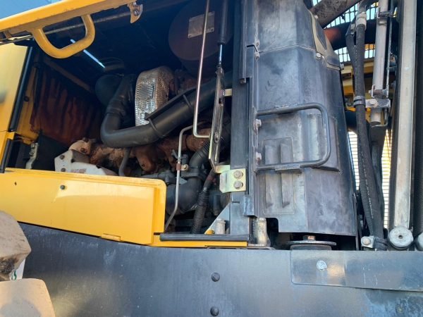 Komatsu  Model WA470